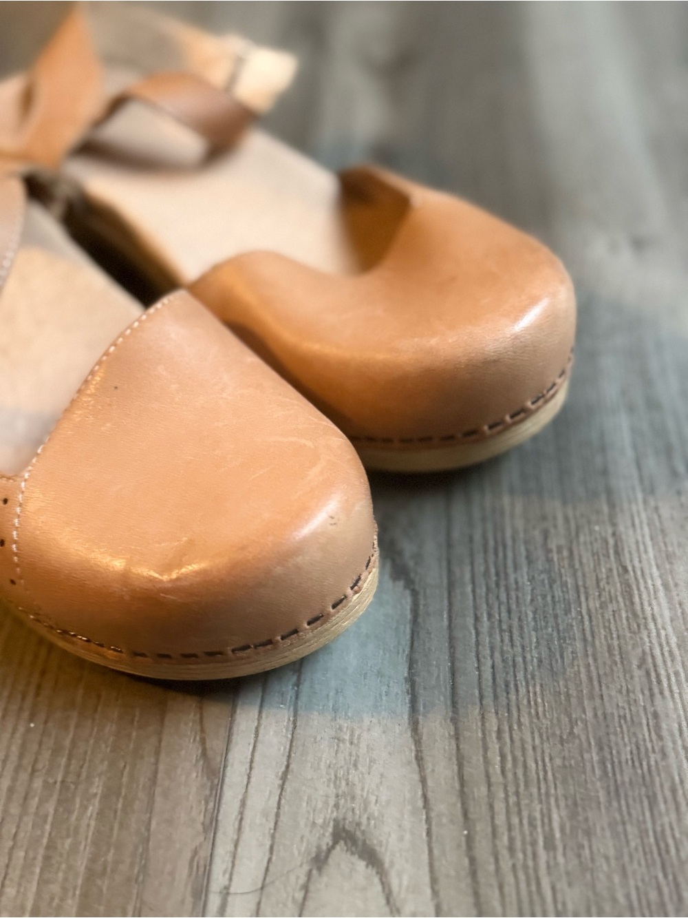 Dansko Women's Tan Leather Slingback Clogs - Picture 2 of 4